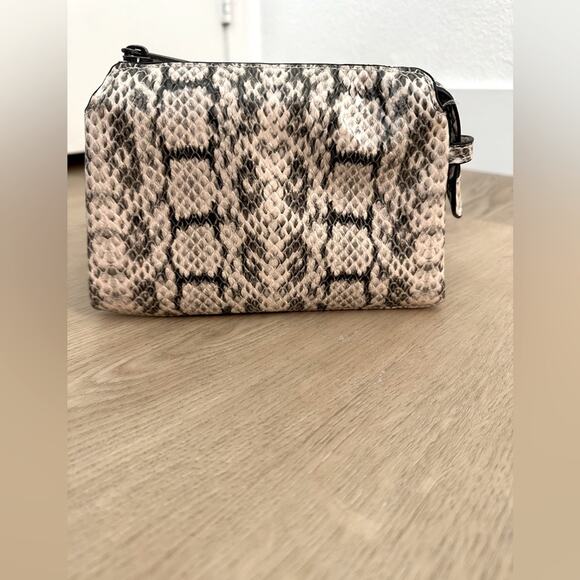 NWOT Snakeskin Pattern Women's Belt Bag W/Removable Strap - Picture 1 of 7